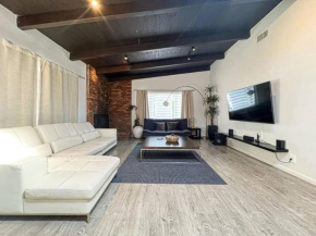 Stylish 2BR House with Serene Shared Yard - SH2-WB